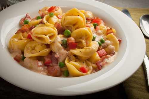 Cheese Tortellini with Bacon, Tomatoes and Peas